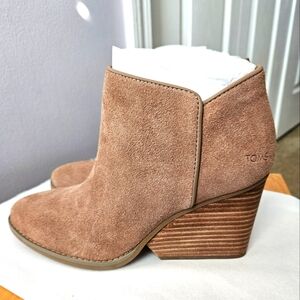 Nwt Tom's Women's Hadley Heeled boot size 6 Fawn Suede